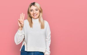 woman holding up three fingers